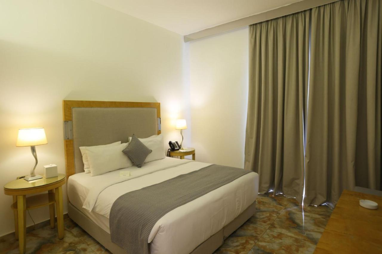 Riviera Hotel And Beach Lounge, Beirut Eksteriør billede