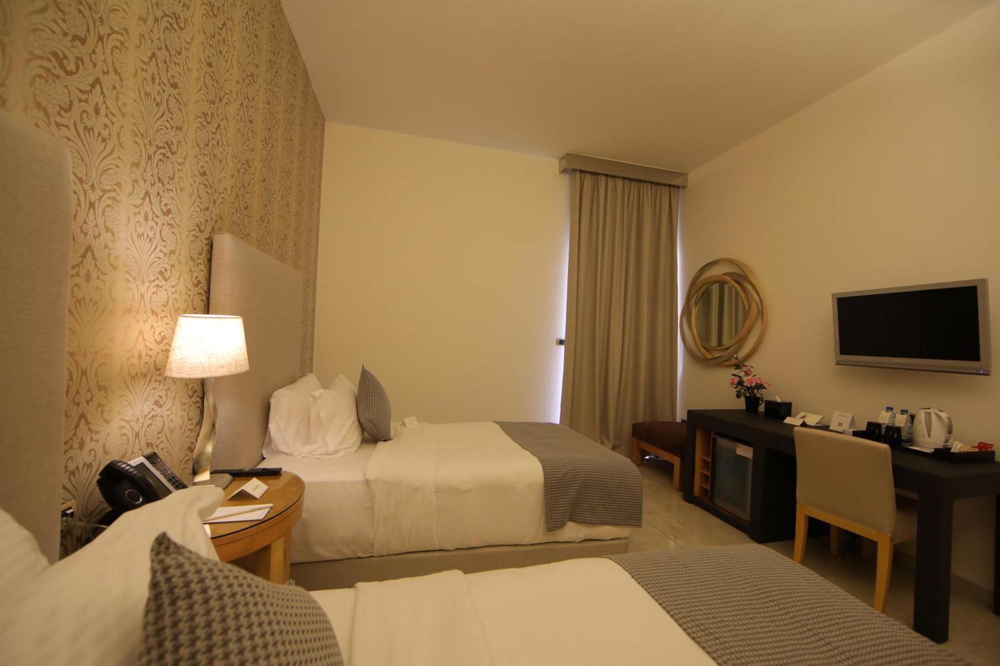 Riviera Hotel And Beach Lounge, Beirut Eksteriør billede
