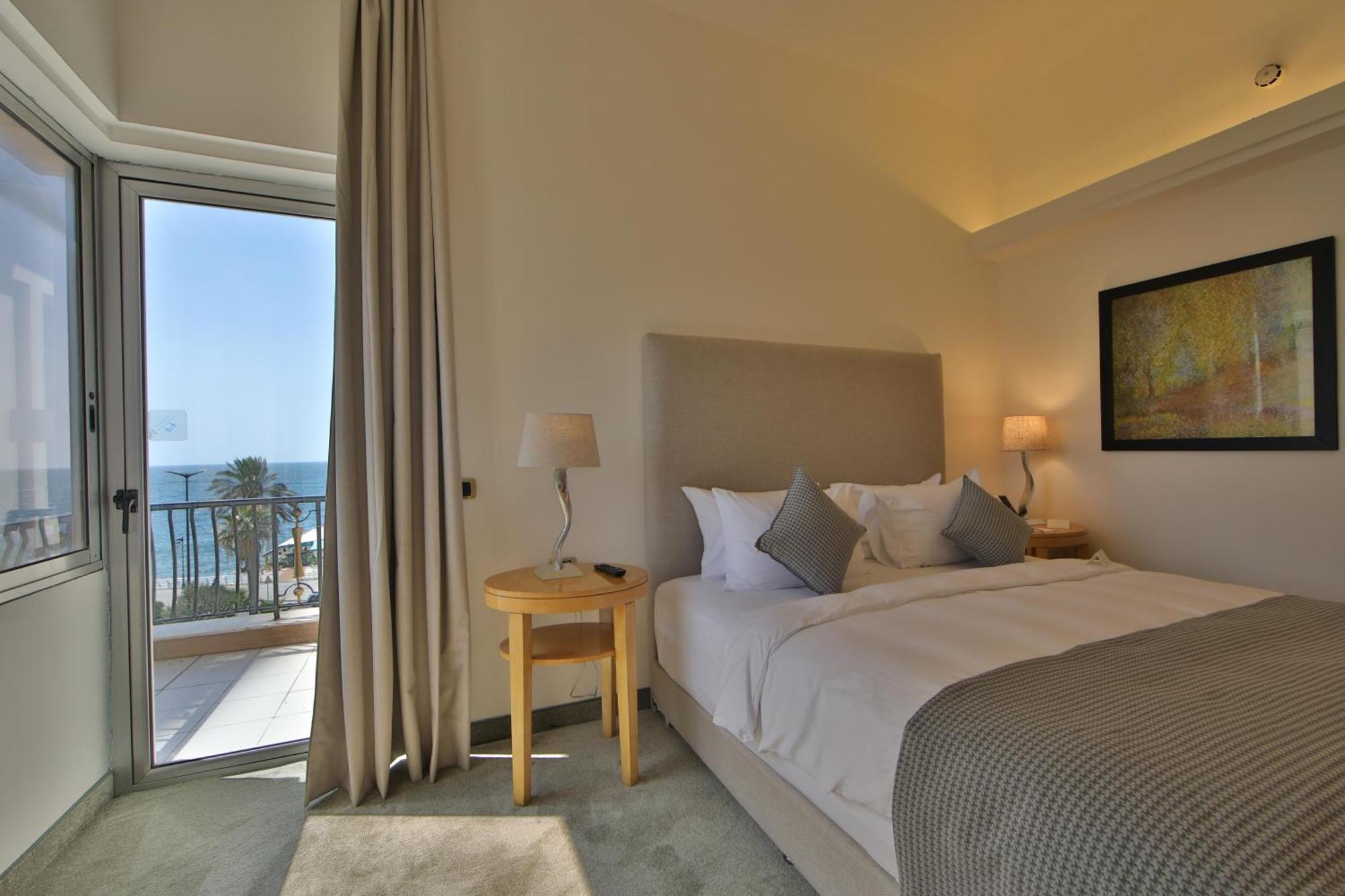 Riviera Hotel And Beach Lounge, Beirut Eksteriør billede